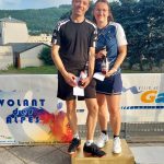 Rencontre de double mixte pendant le tournoi Volant des Alpes à Gap, avec deux joueurs du club de Valserhône sur le podium, à la première place